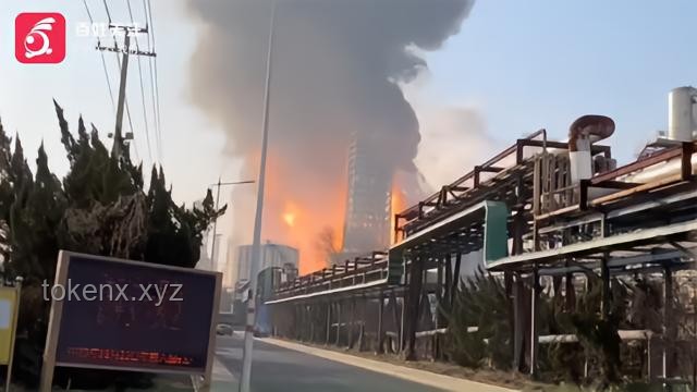 航拍视角下的山东化工厂爆炸：浓烟背后的深度解析